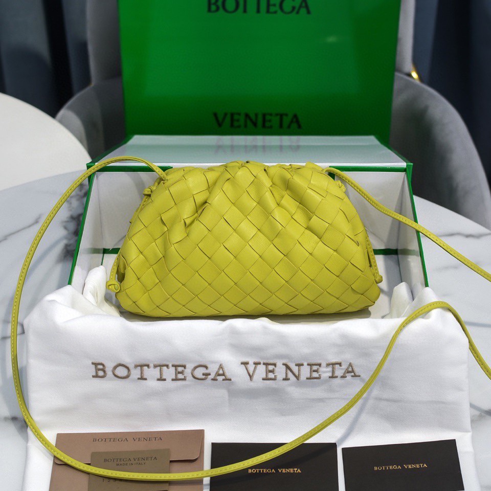 handbags Bottega Veneta The pouch size:23*13*8 - vstockx