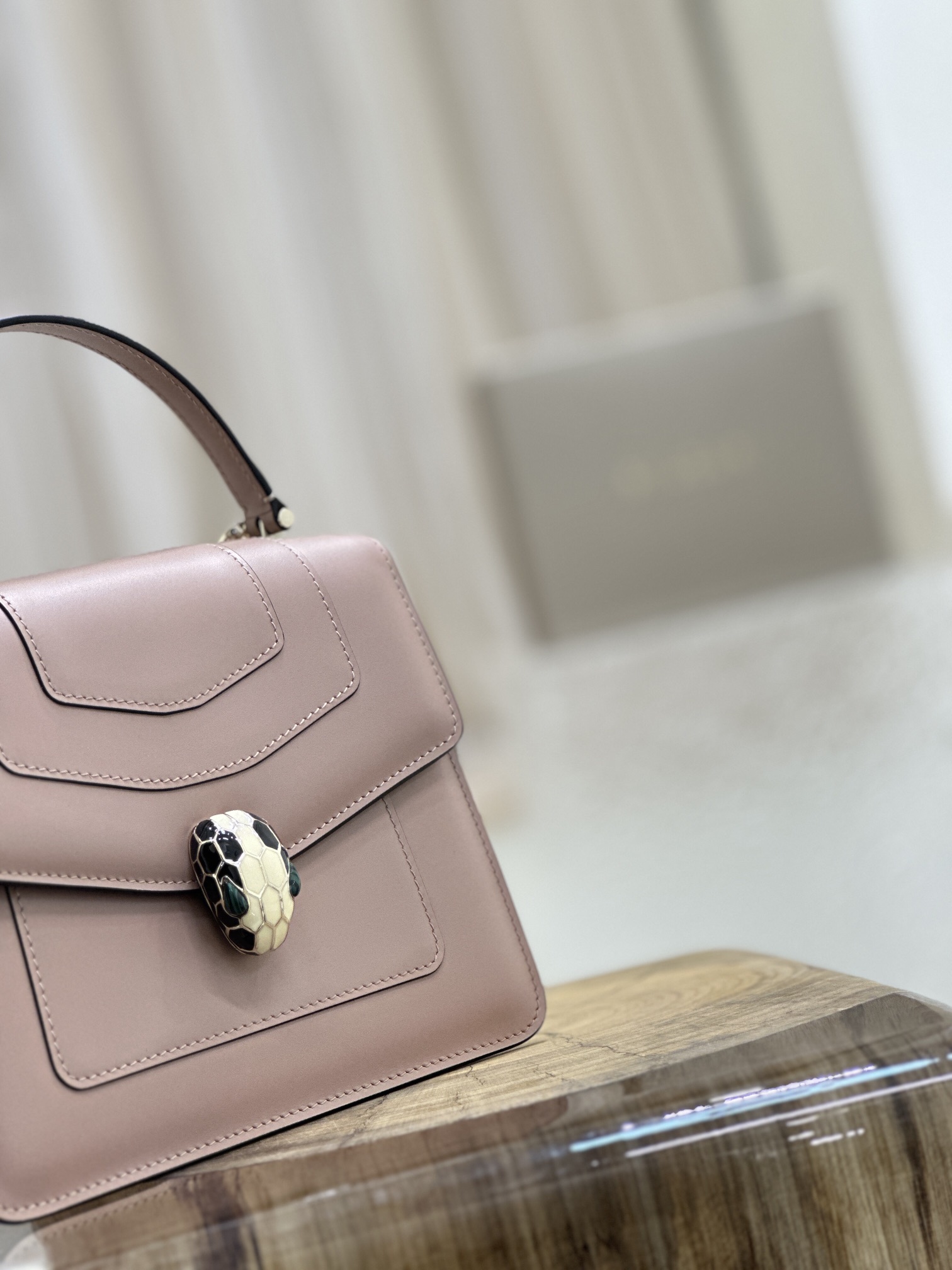 Handbags Bvlgari 38329 size:18*16*9 cm - vstockx