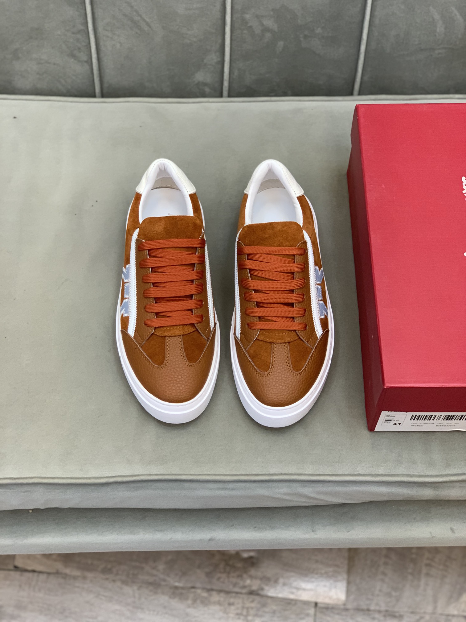 Salvatore Ferragamo Gancini Sneaker 8 - vstockx