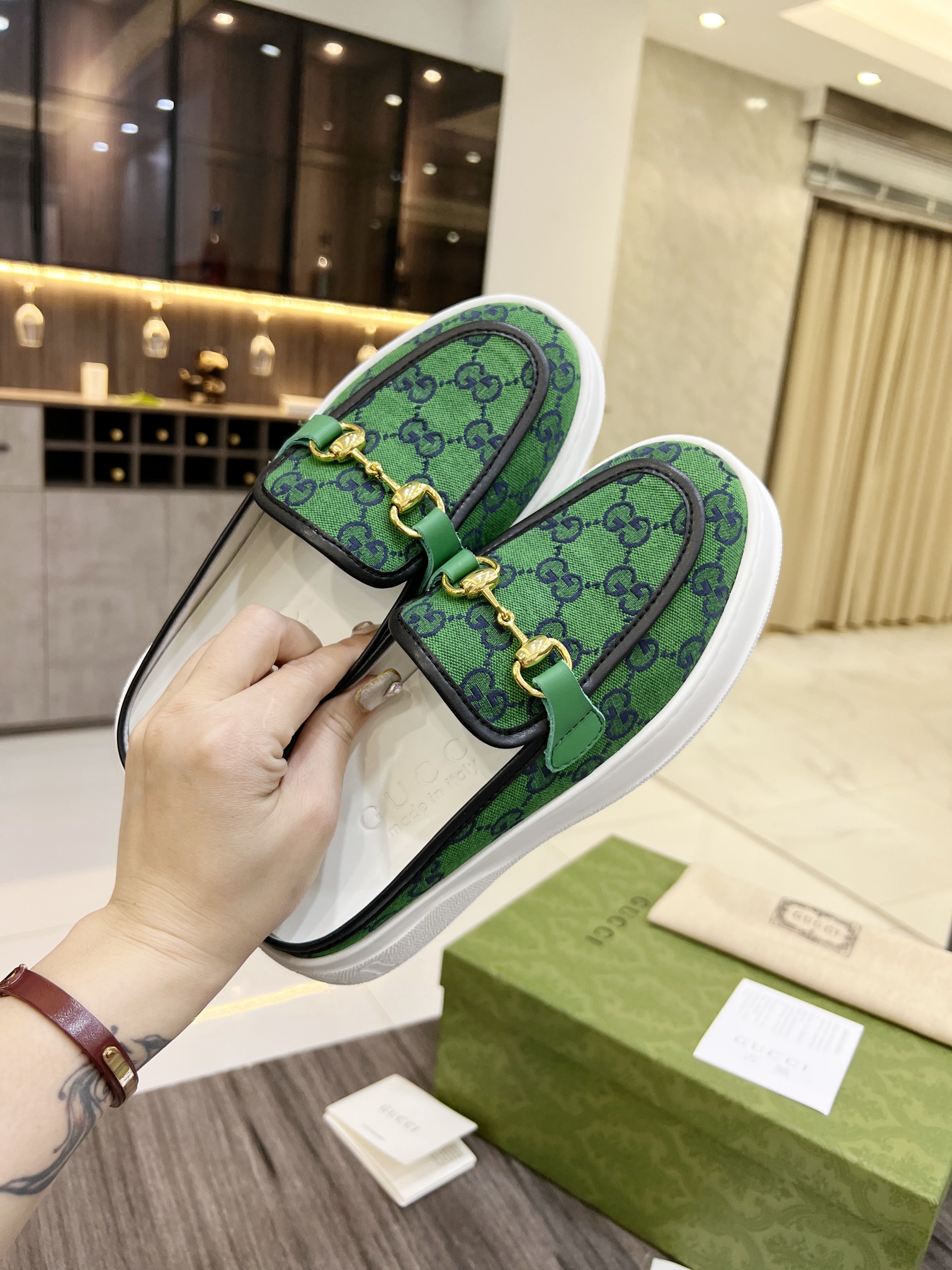 Gucci Women's WOMEN 6 - vstockx