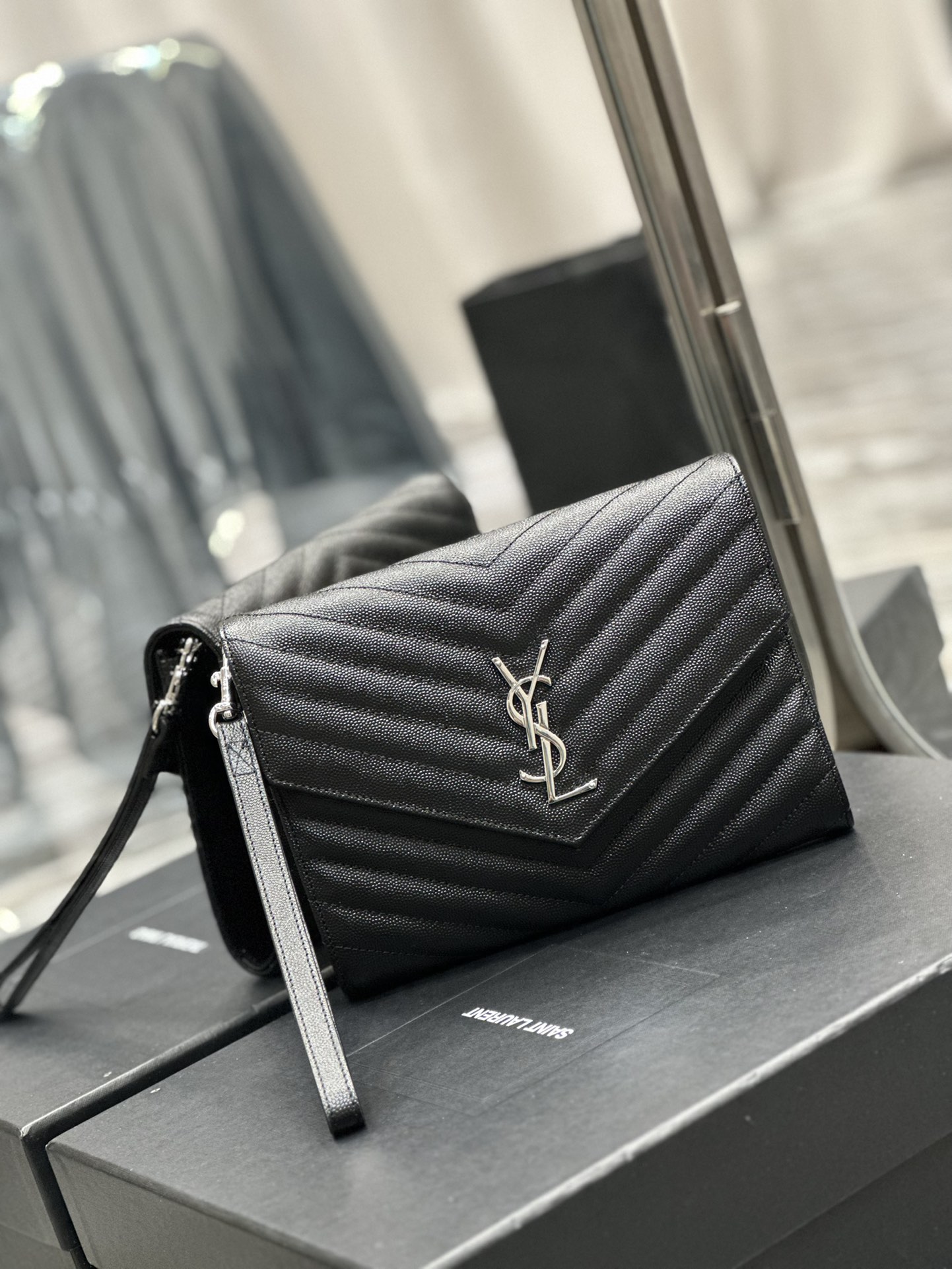 Handbags SAINT LAURENT 617662 size 21  6  3 cm - vstockx