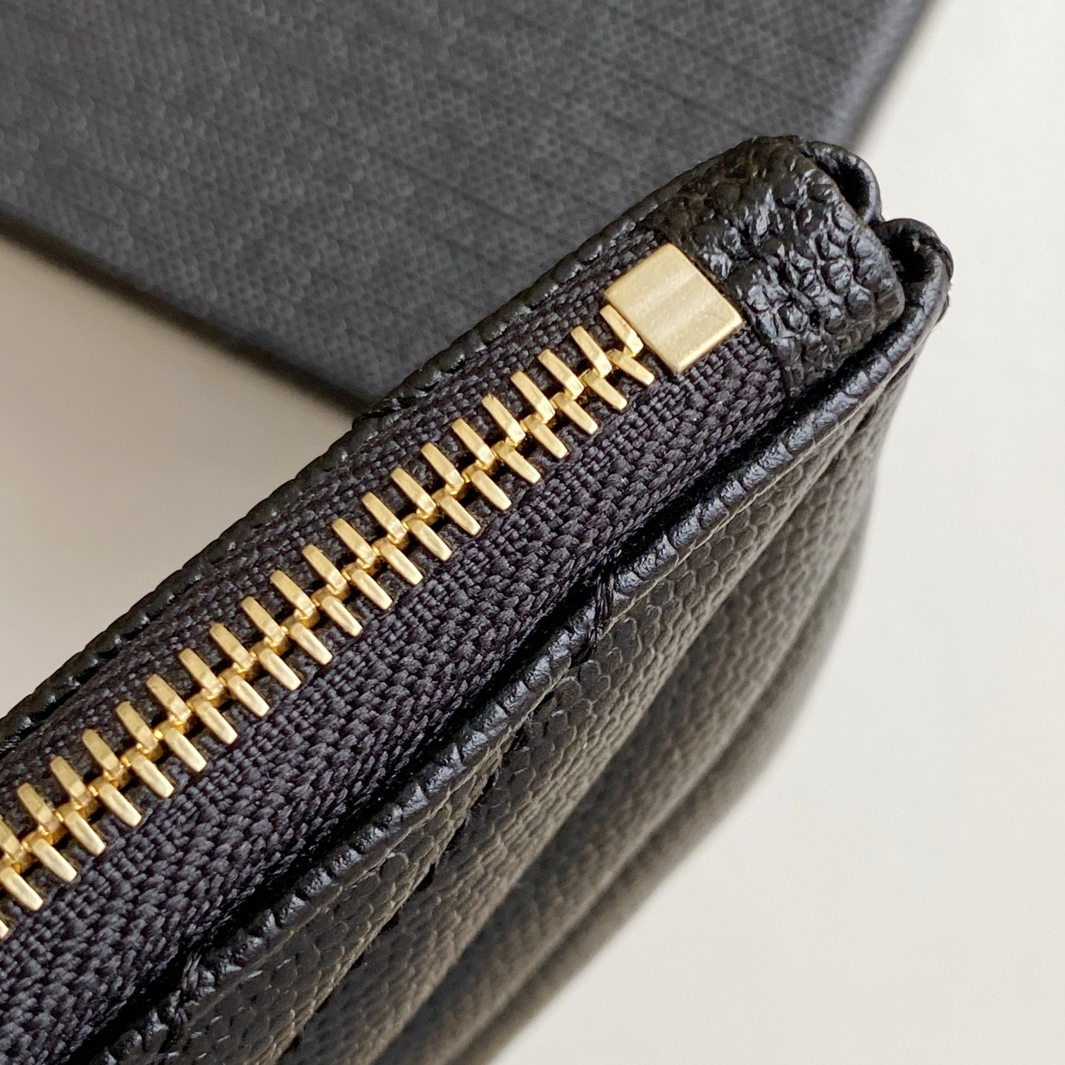 Handbags SAINT LAURENT 438386 size 13x7.5x2 cm - vstockx