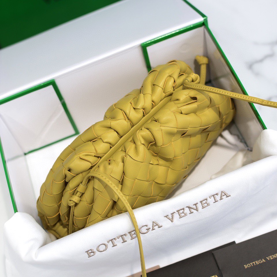 handbags Bottega Veneta The pouch size:23*13*8 - vstockx