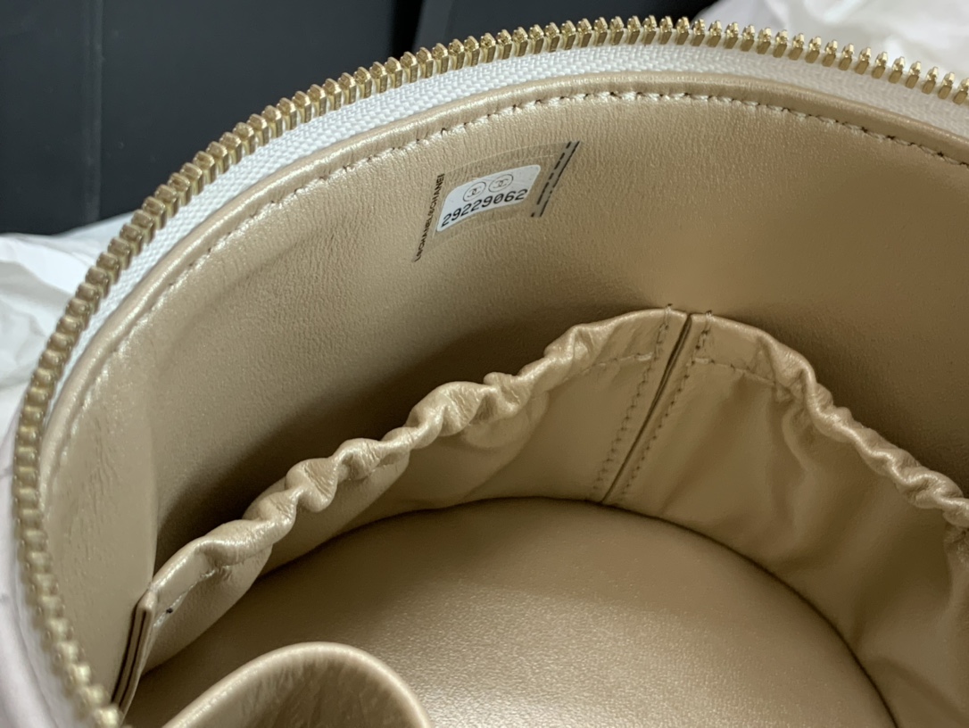 Handbag Chanel 2730 size 13  13  11 cm - vstockx