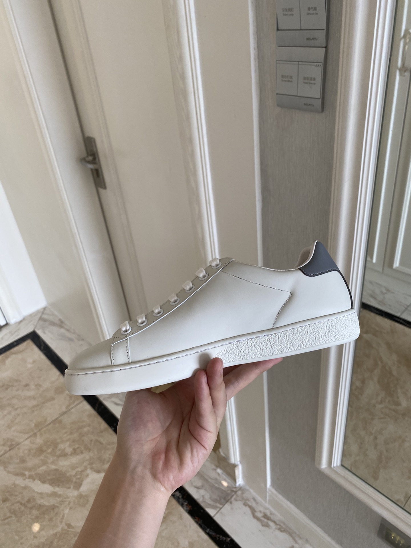 Gucci Women's Ace sneaker with bee sneaker 4 - vstockx