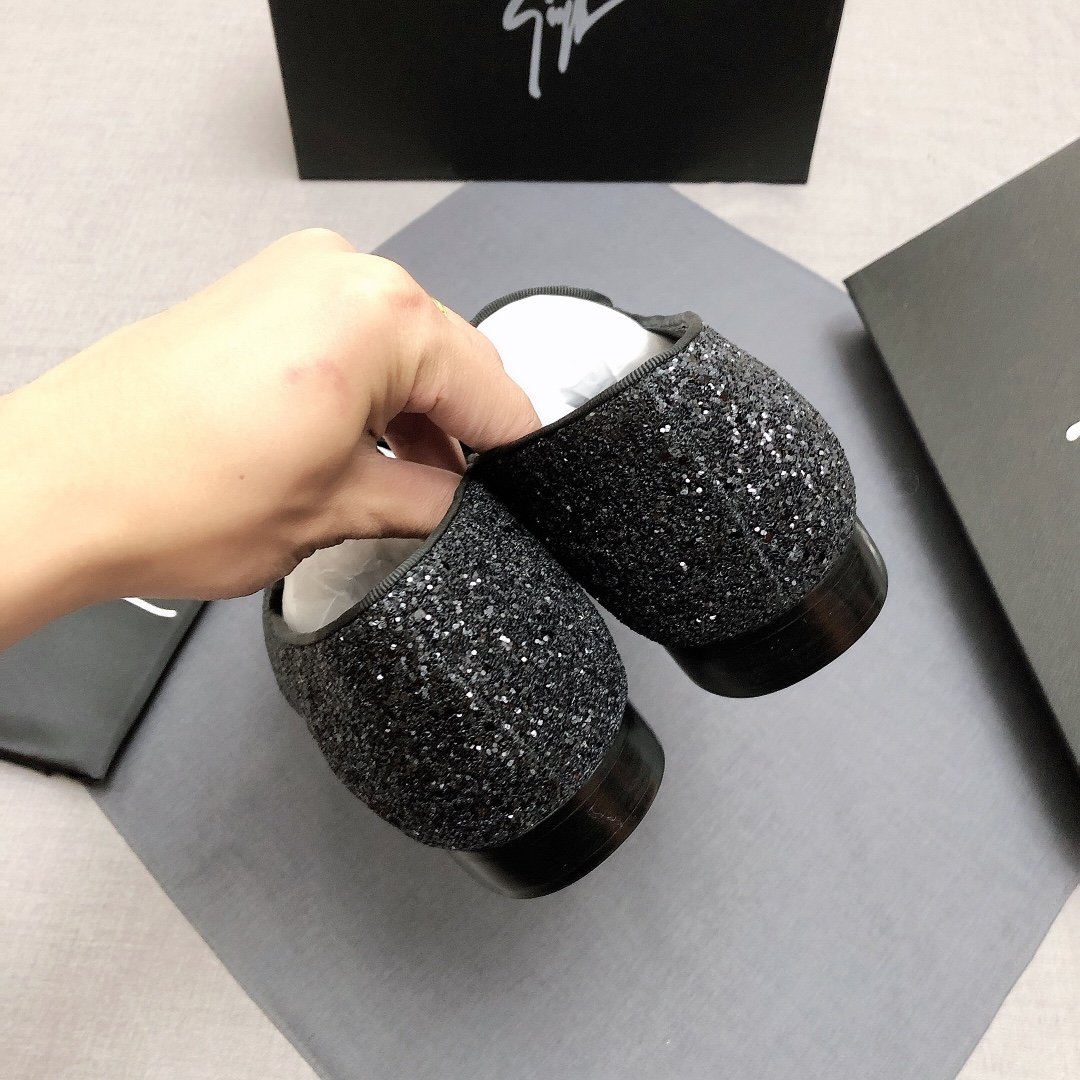 Giuseppe Zanotti Slip-on 12 - vstockx