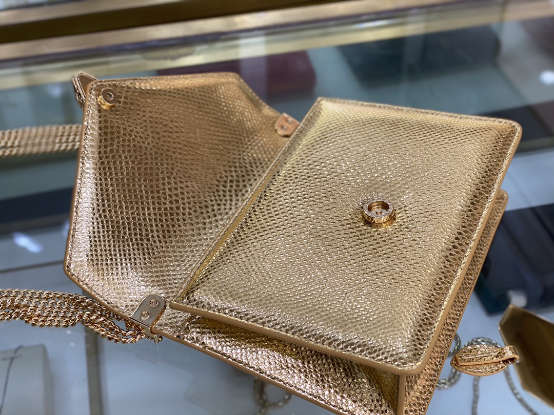 Handbags Bvlgari SERPENTI MULTICHAIN size:19*13.5*6 cm - vstockx