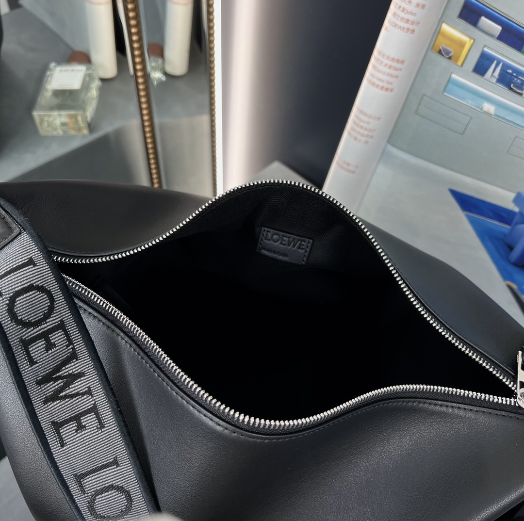 Handbags LOEWE  size:43-13.5-29 cm - vstockx