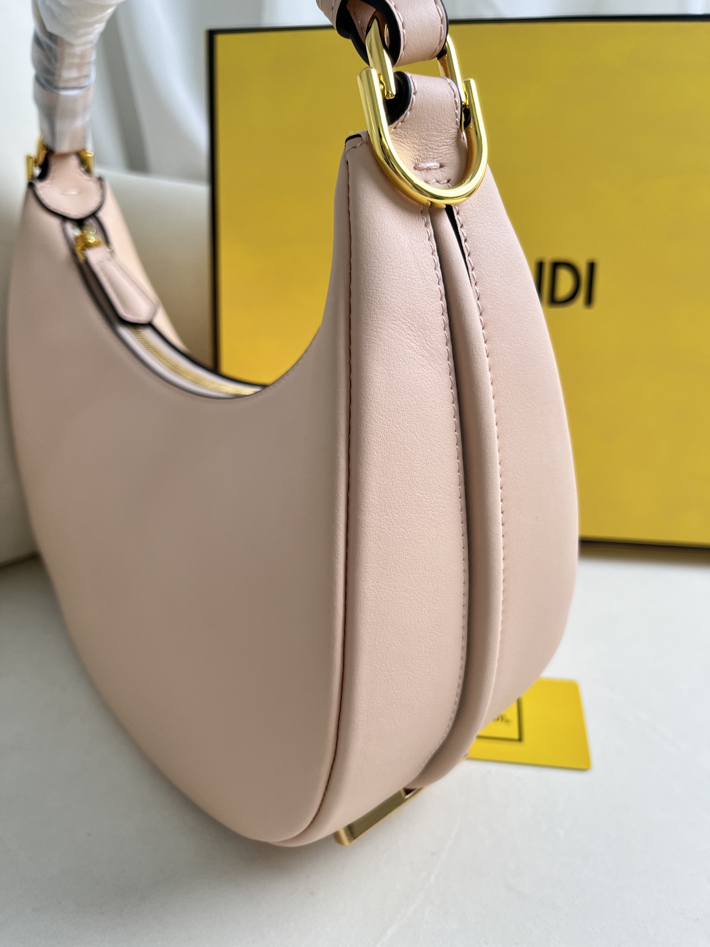 handbags FENDI 205 size:29*24.5*10cm - vstockx