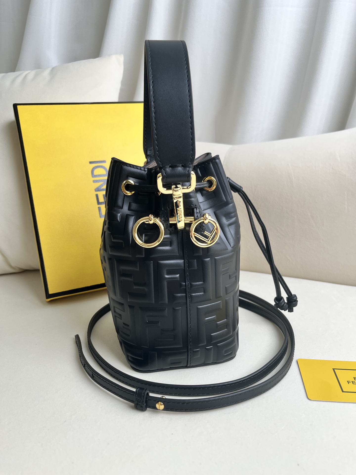 handbags FENDI 226 size:12*18*10cm - vstockx