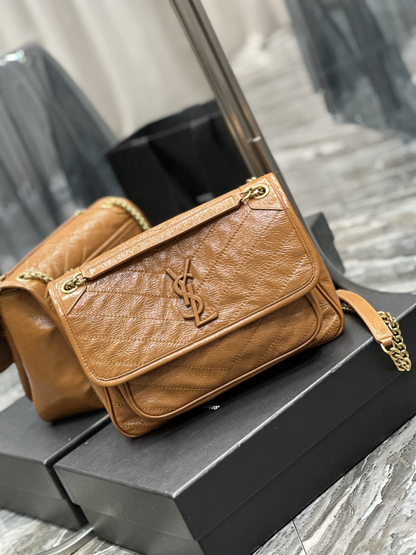 Handbags SAINT LAURENT 633158 size 28x20.5x8.5 cm - vstockx