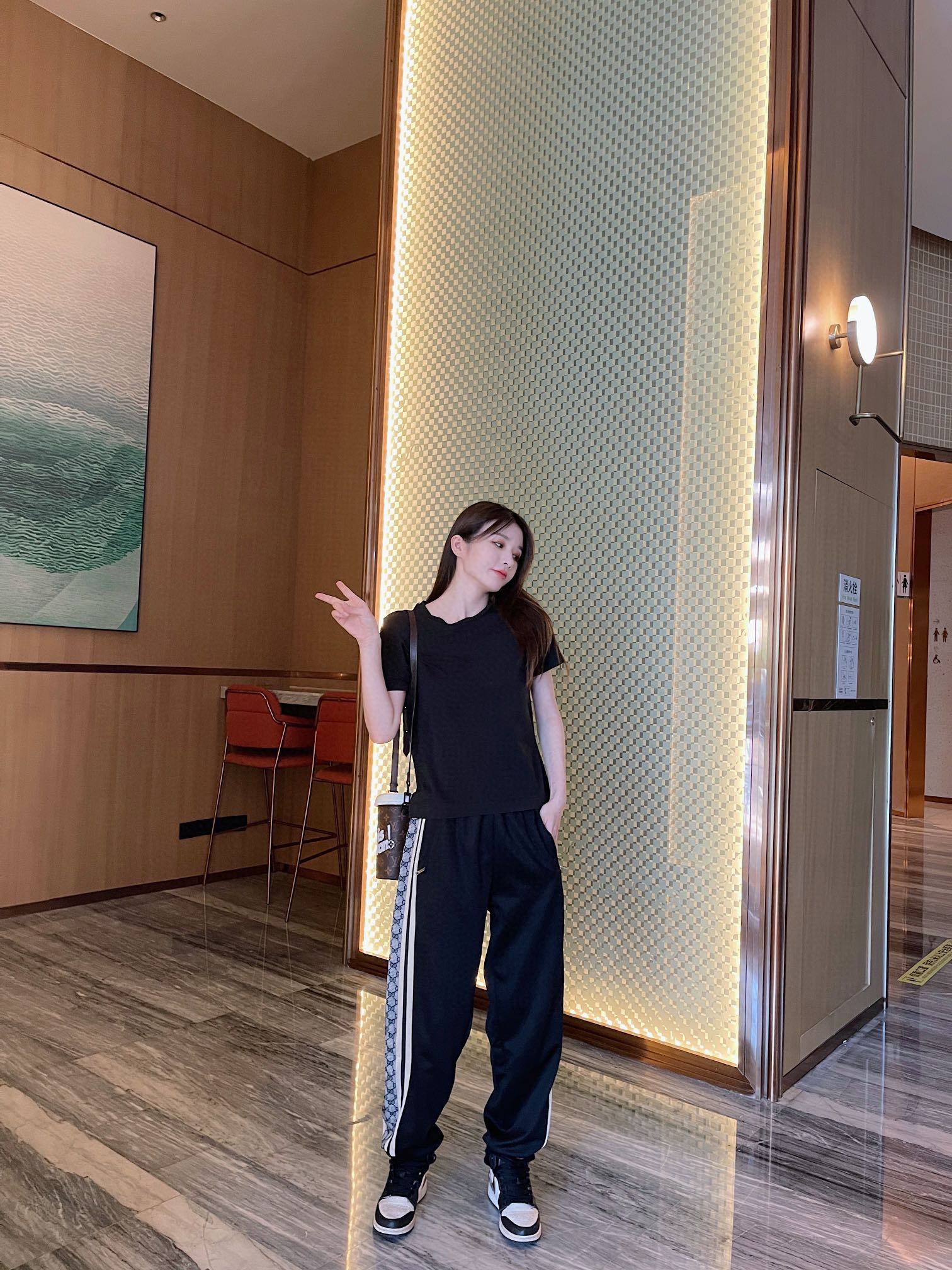 Clothes Gucci 409 - vstockx