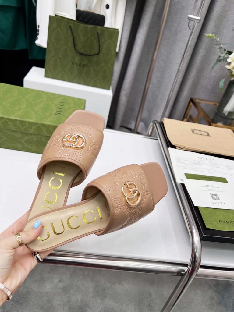 Gucci leather print slides Brown - vstockx