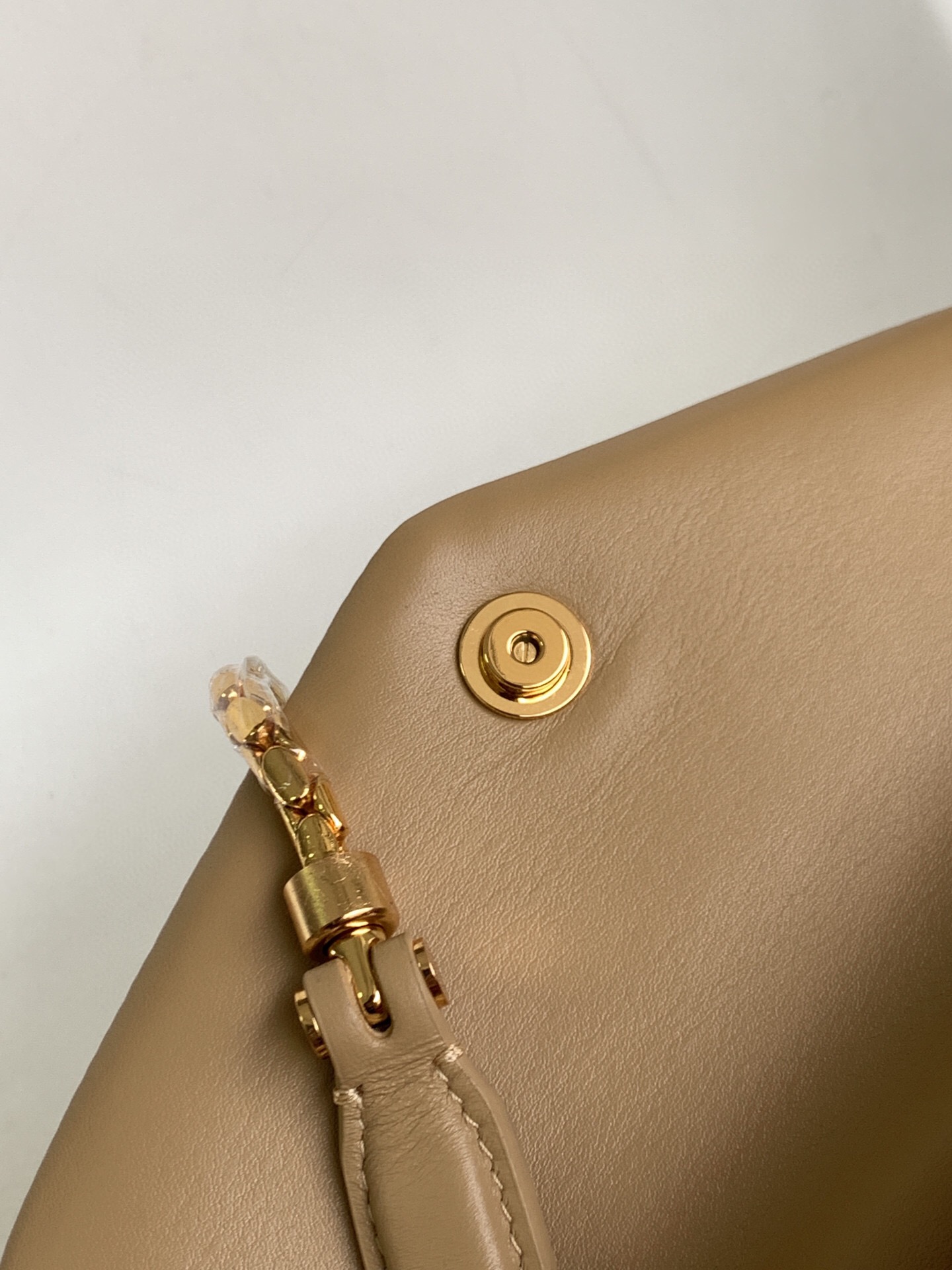 Handbags Bvlgari SERPENTI REVERSE size:22.5*15*7 cm - vstockx