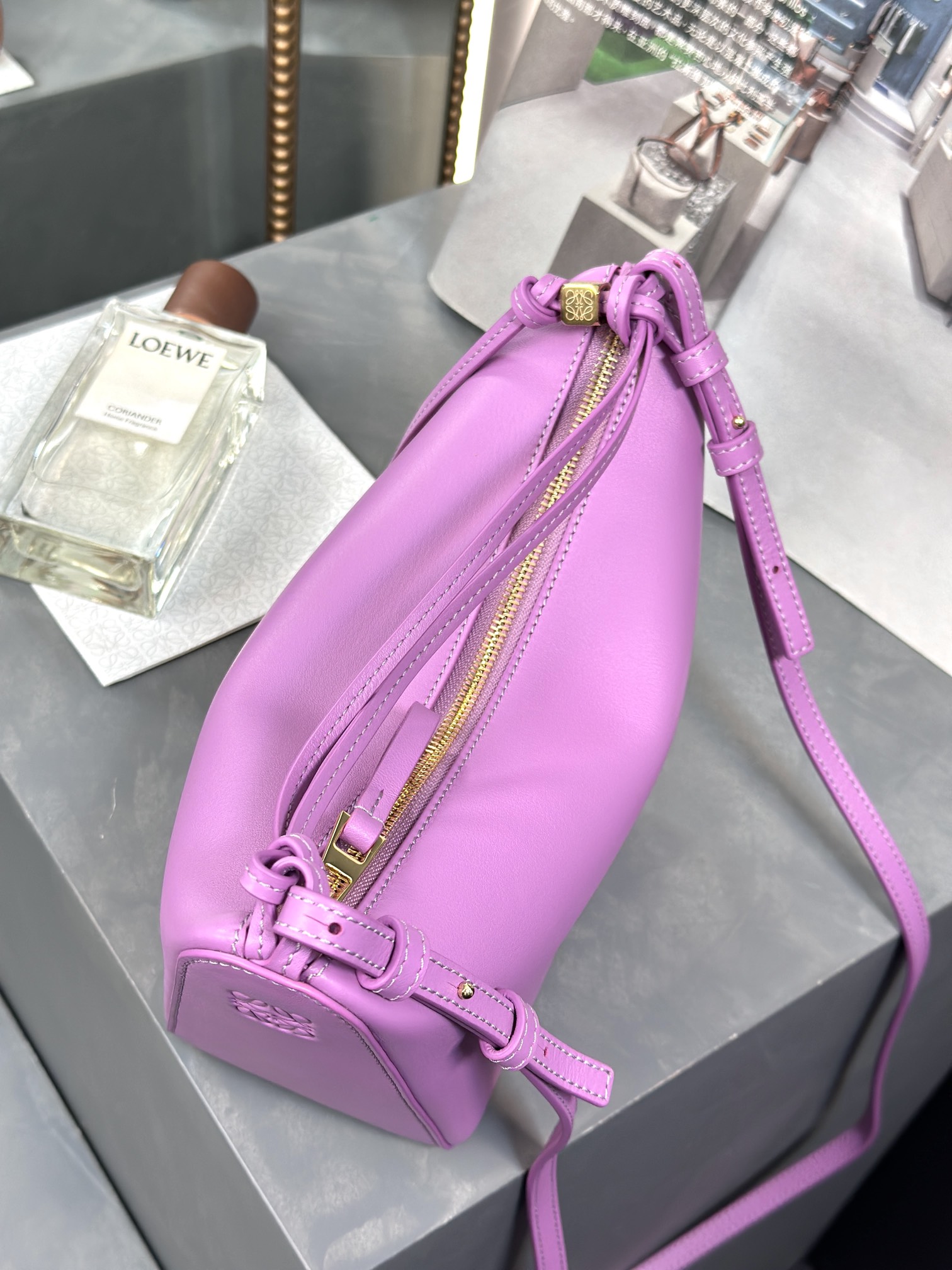 Handbags LOEWE   size:28-17-9.5 cm - vstockx