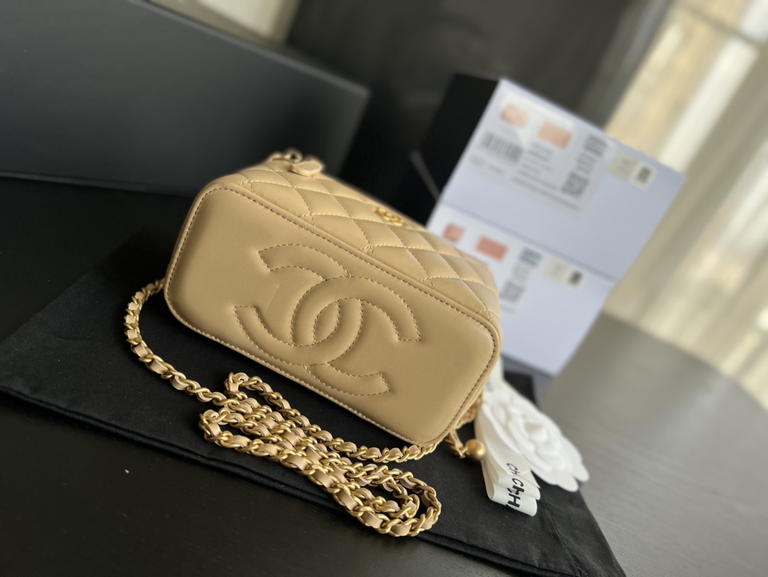 Handbag Chanel AP2303 size 17cmx9.5cmx8 cm - vstockx