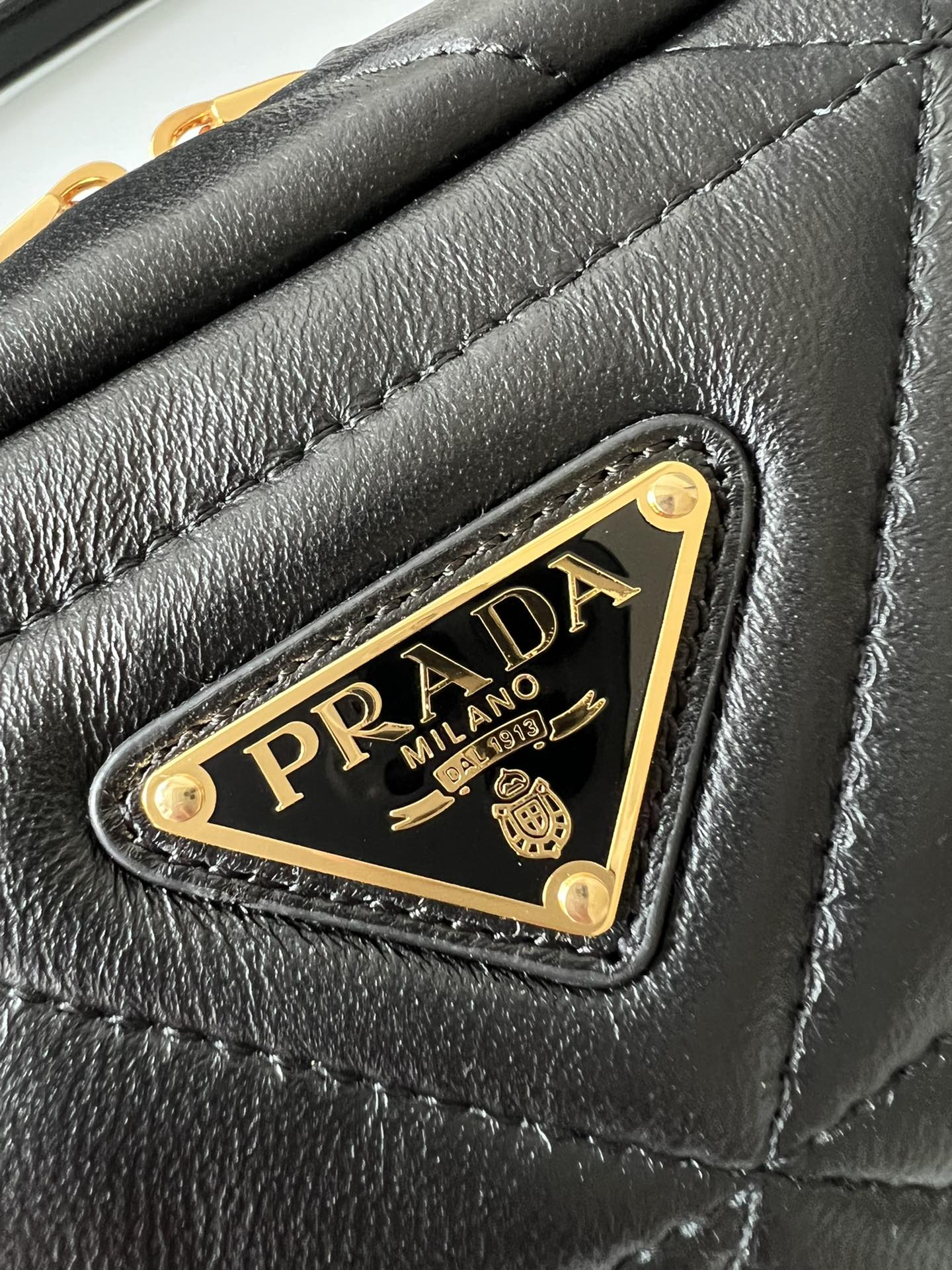 handbags prada 1BH197 22*11*7 - vstockx