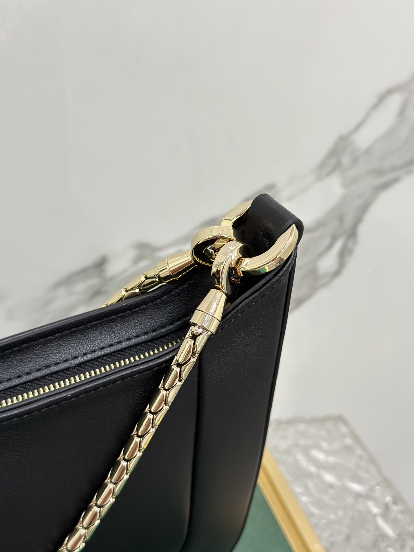 Handbags Bvlgari 293208 size:27.5*18*3.5 cm - vstockx