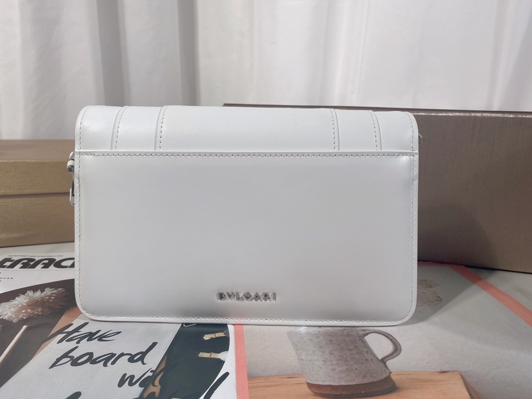 Handbags Bvlgari 292104950 size:22*15*4.5 cm - vstockx