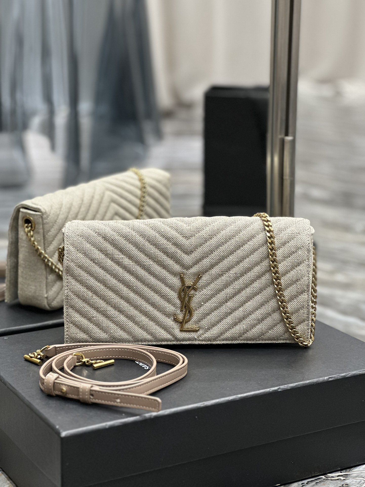 Handbags SAINT LAURENT 604276 size 26x13.5x4.5 cm - vstockx