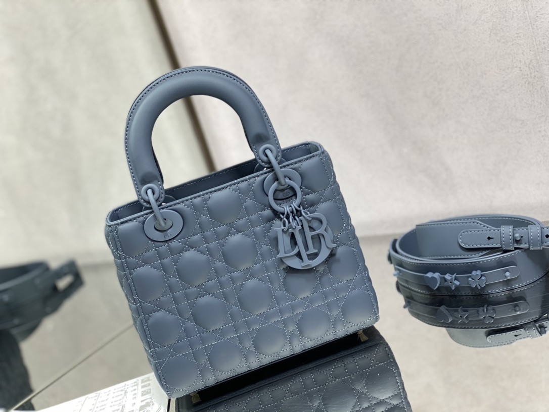 Handbag Dior size 20 cm - vstockx