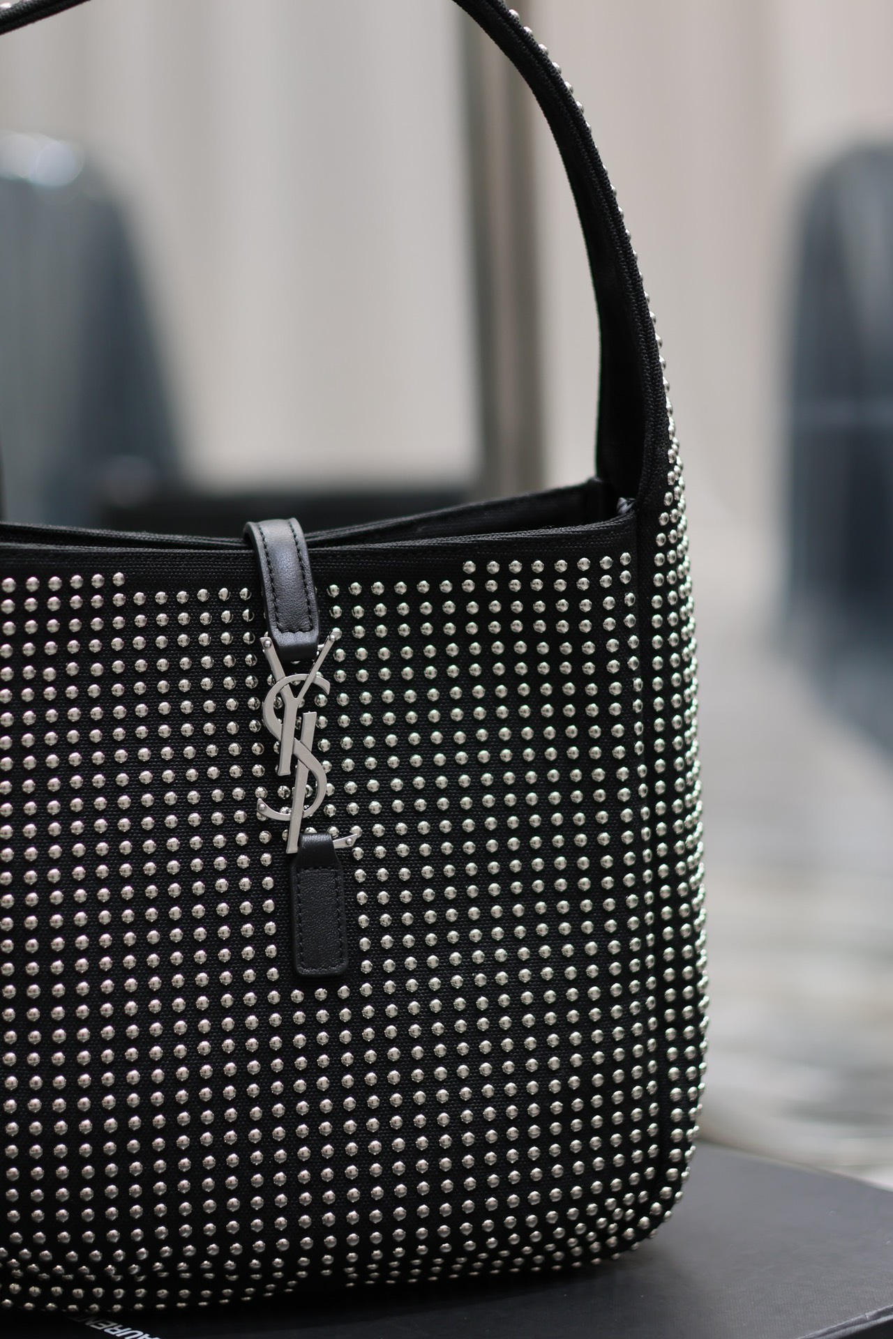 Handbags SAINT LAURENT 713938 size 23  22  8.5 cm - vstockx