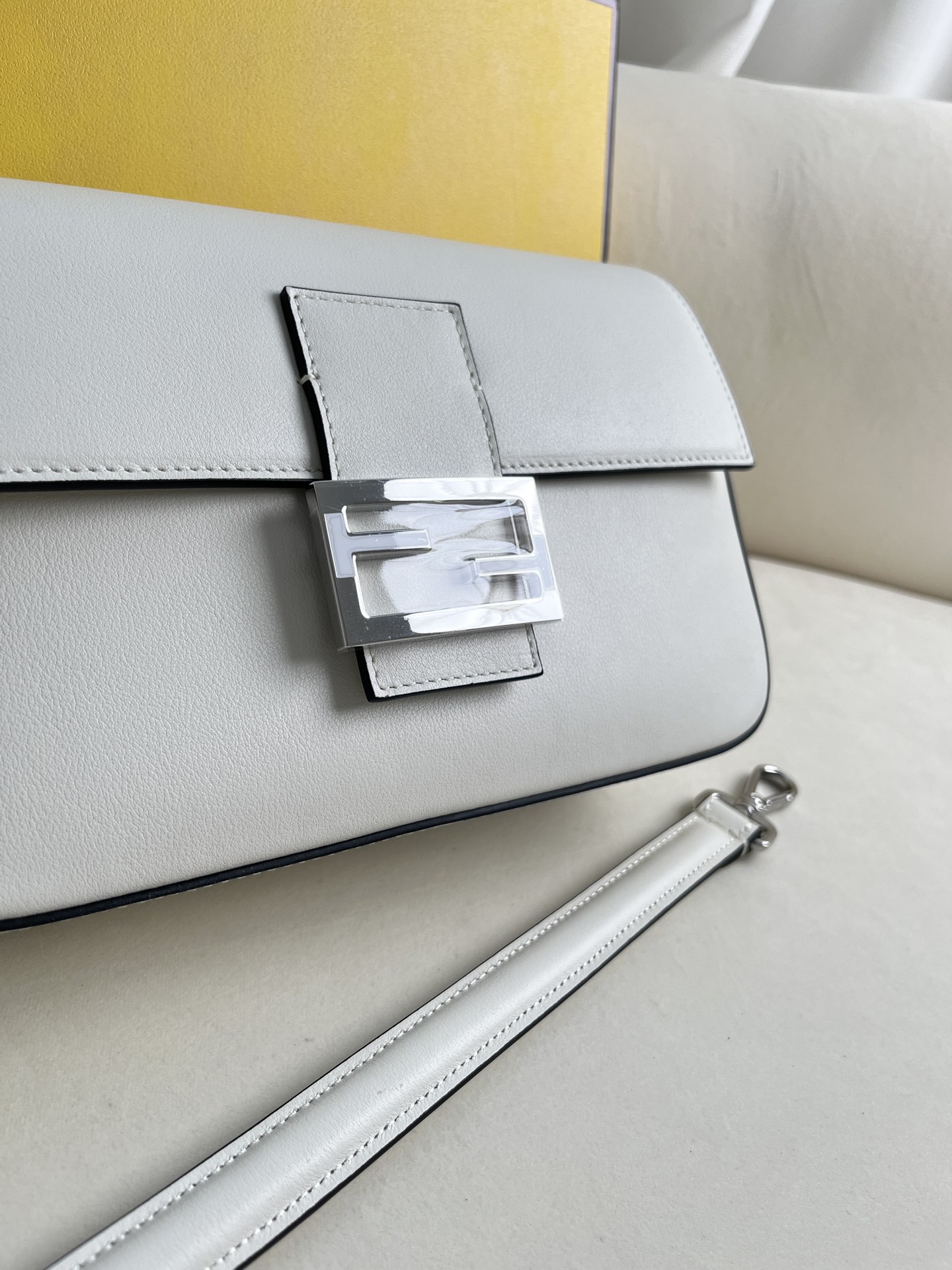 handbags FENDI 5012 size:26*5*15cm - vstockx