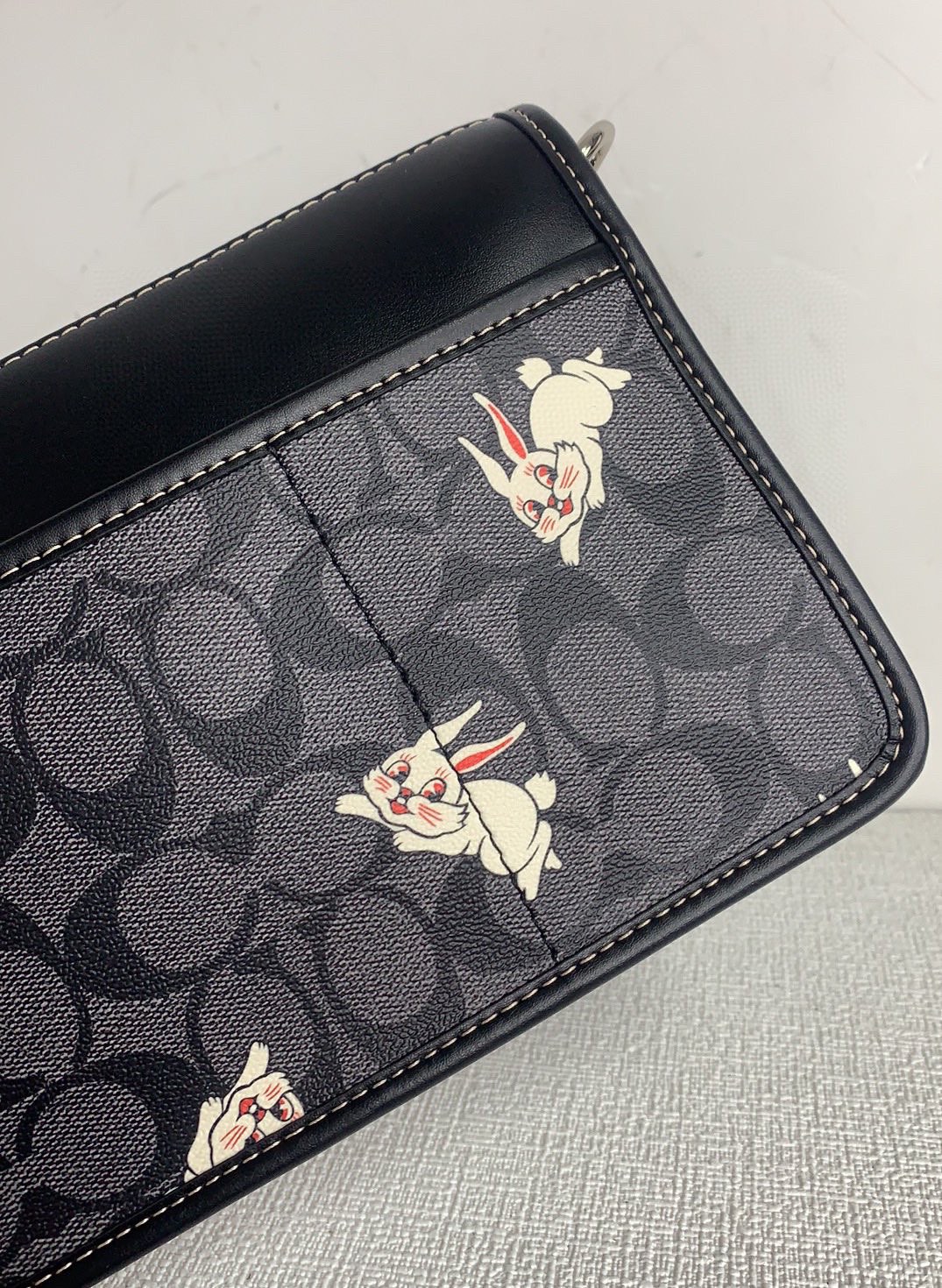 Handbags Coach CG300 size:24.5*16*5 - vstockx