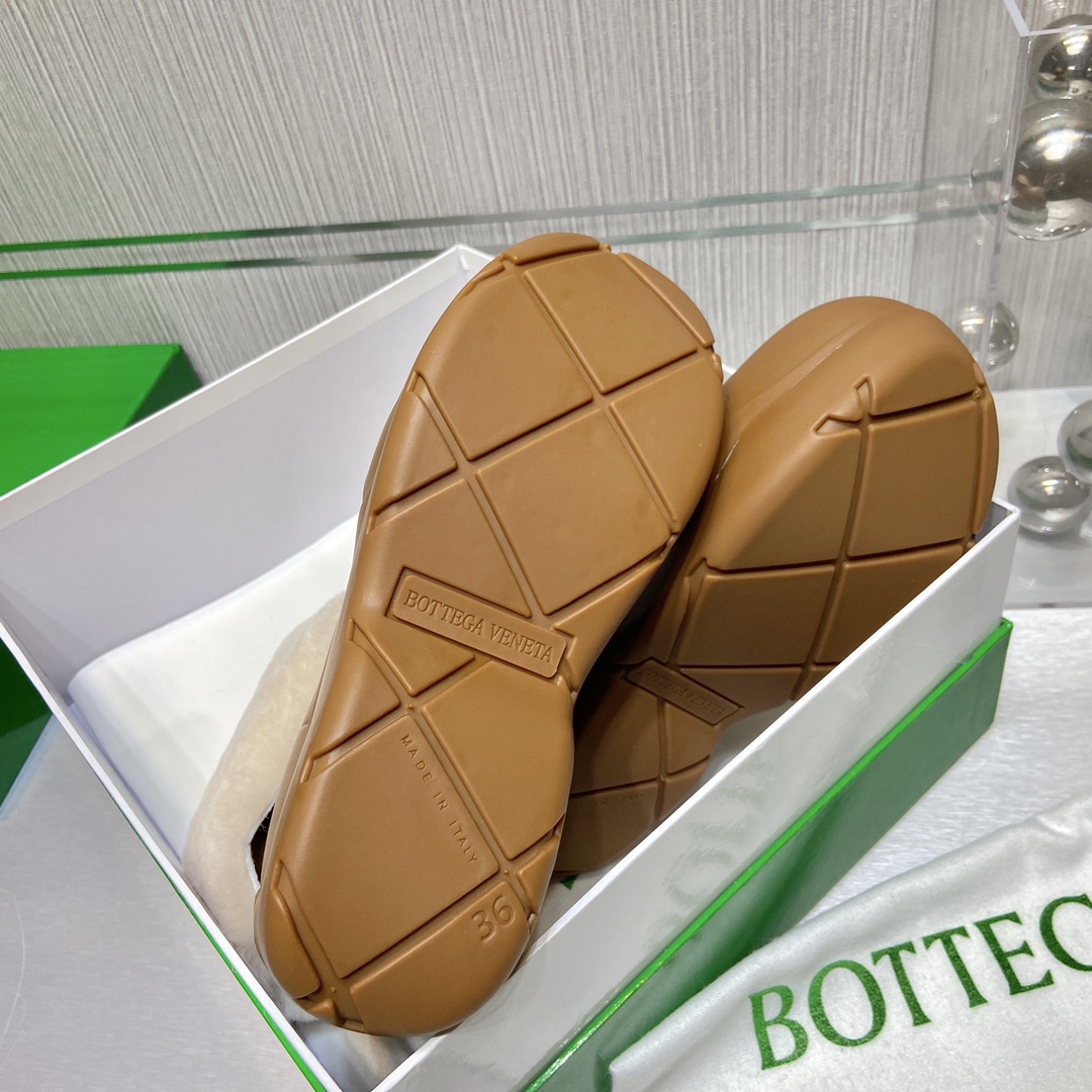 Bottega Veneta Boots 9 - vstockx