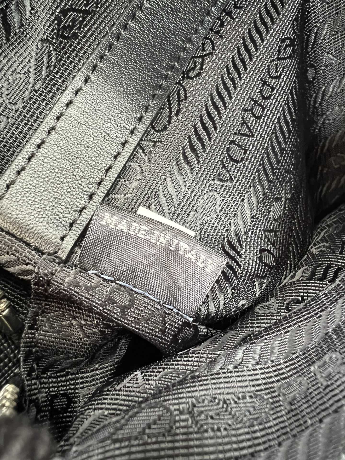 handbags prada 2VH112 20*16*5 - vstockx