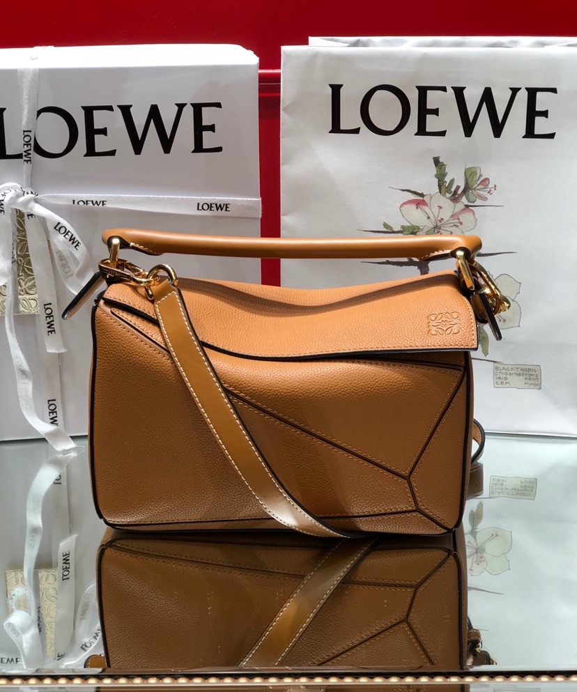 Handbags LOEWE ZP size:2414-11 cm - vstockx