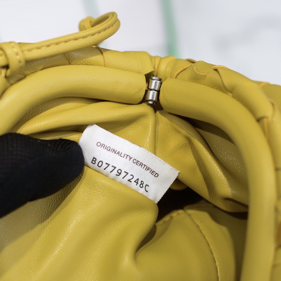 handbags Bottega Veneta The pouch size:23*13*8 - vstockx