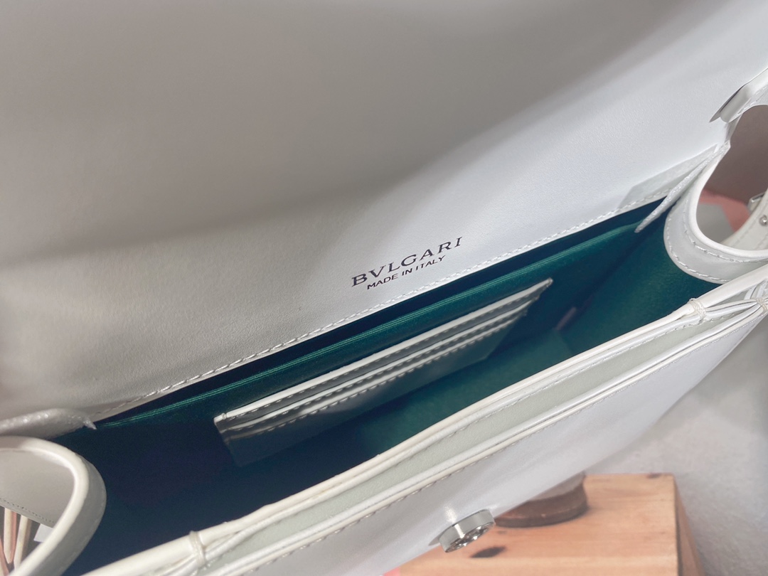 Handbags Bvlgari 292104950 size:22*15*4.5 cm - vstockx