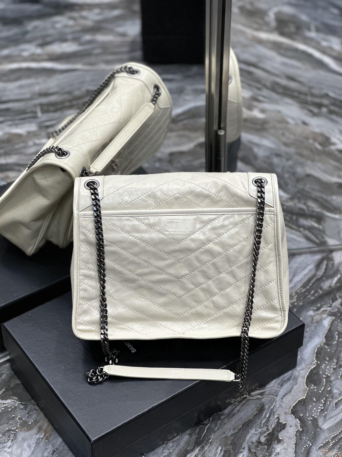 Handbags SAINT LAURENT 498830 size 32x23x9 CM - vstockx