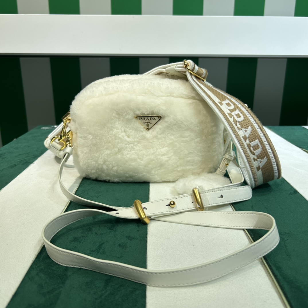 Handbags Prada 1BH192 size:16×6×12 - vstockx