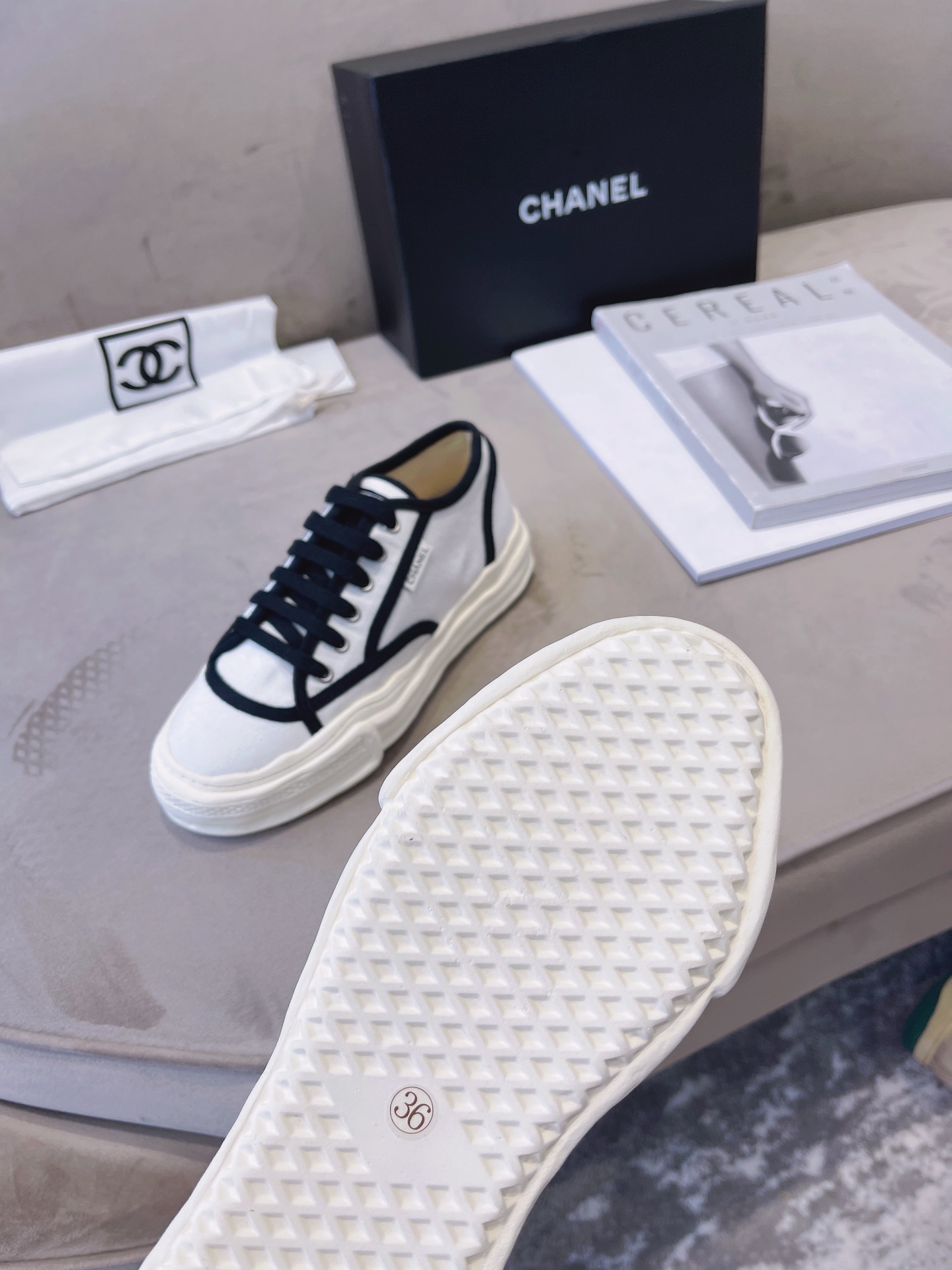 Chanel Flat canvas Sneaker 11 - vstockx