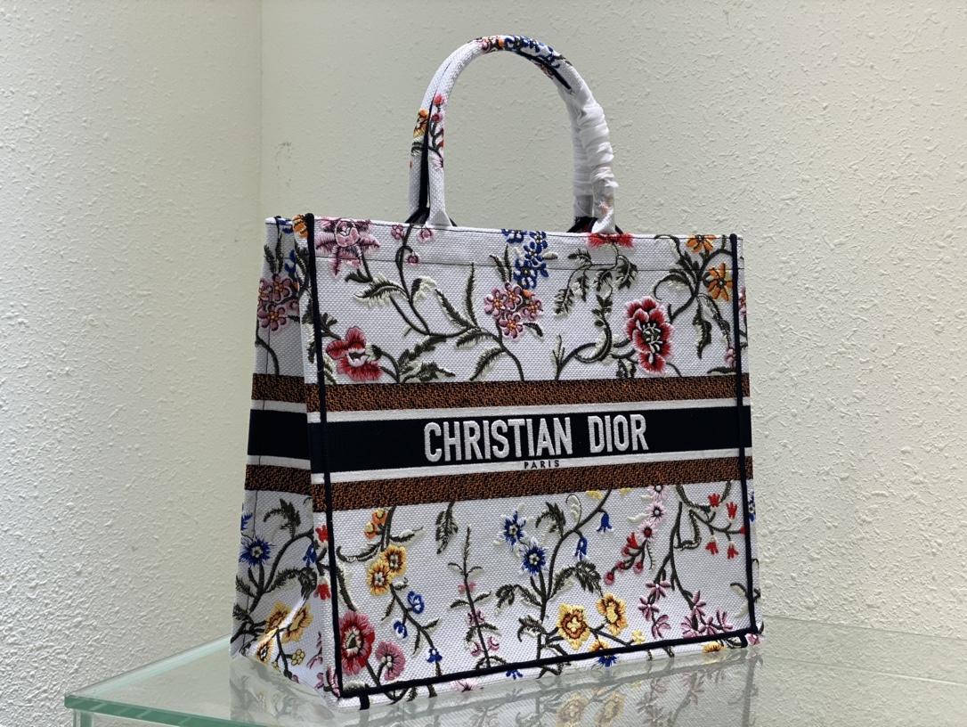 Handbag Dior size 41 cm - vstockx