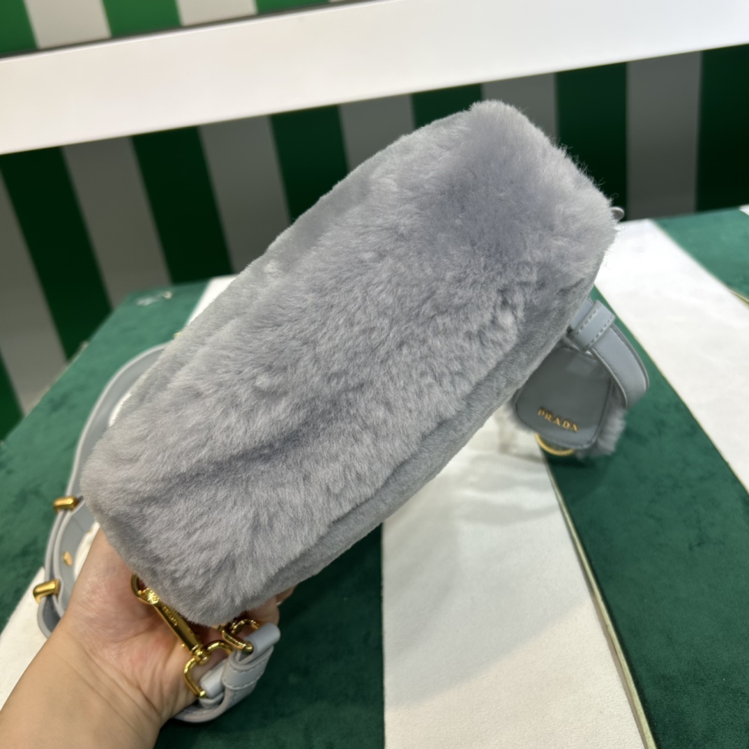 Handbags Prada 1BH192 size:16×6×12 - vstockx