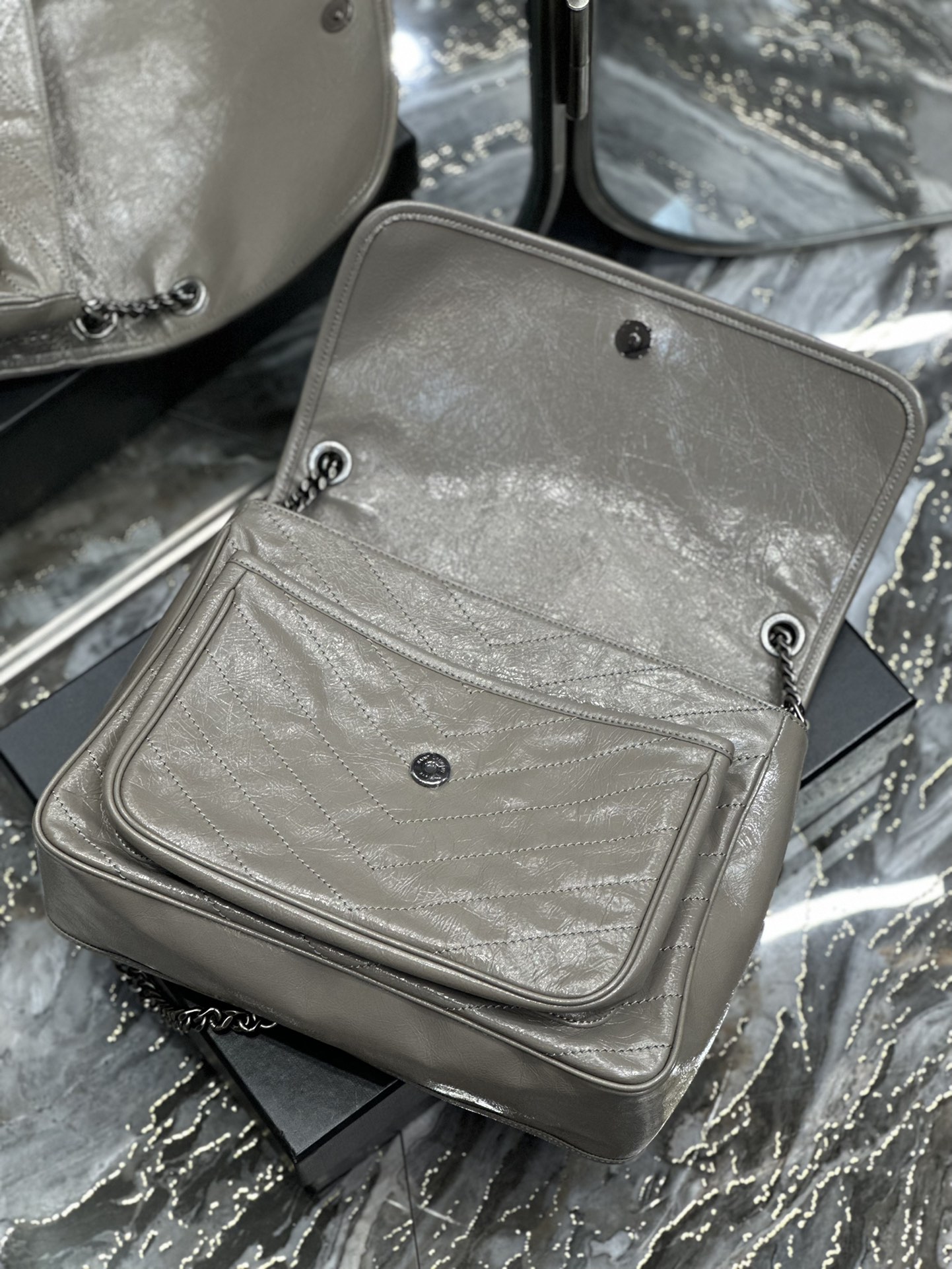 Handbags SAINT LAURENT 498830 size 32x23x9 CM - vstockx