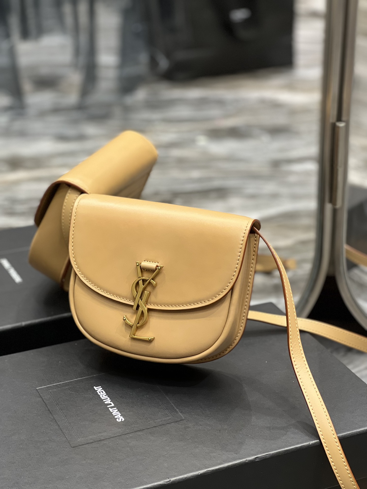 Handbags SAINT LAURENT 619740 size 18x15.5x5.5 cm - vstockx