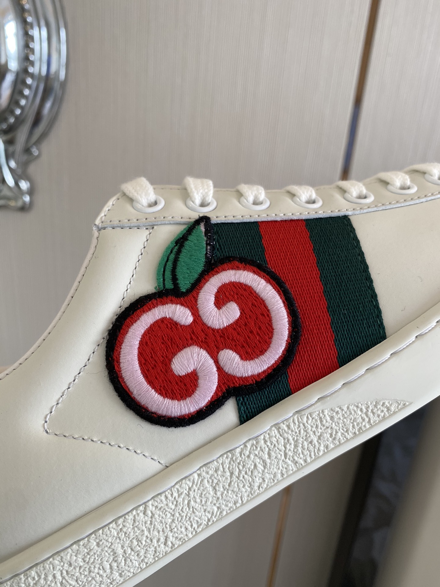 Gucci Women's Ace sneaker with bee sneaker 4 - vstockx