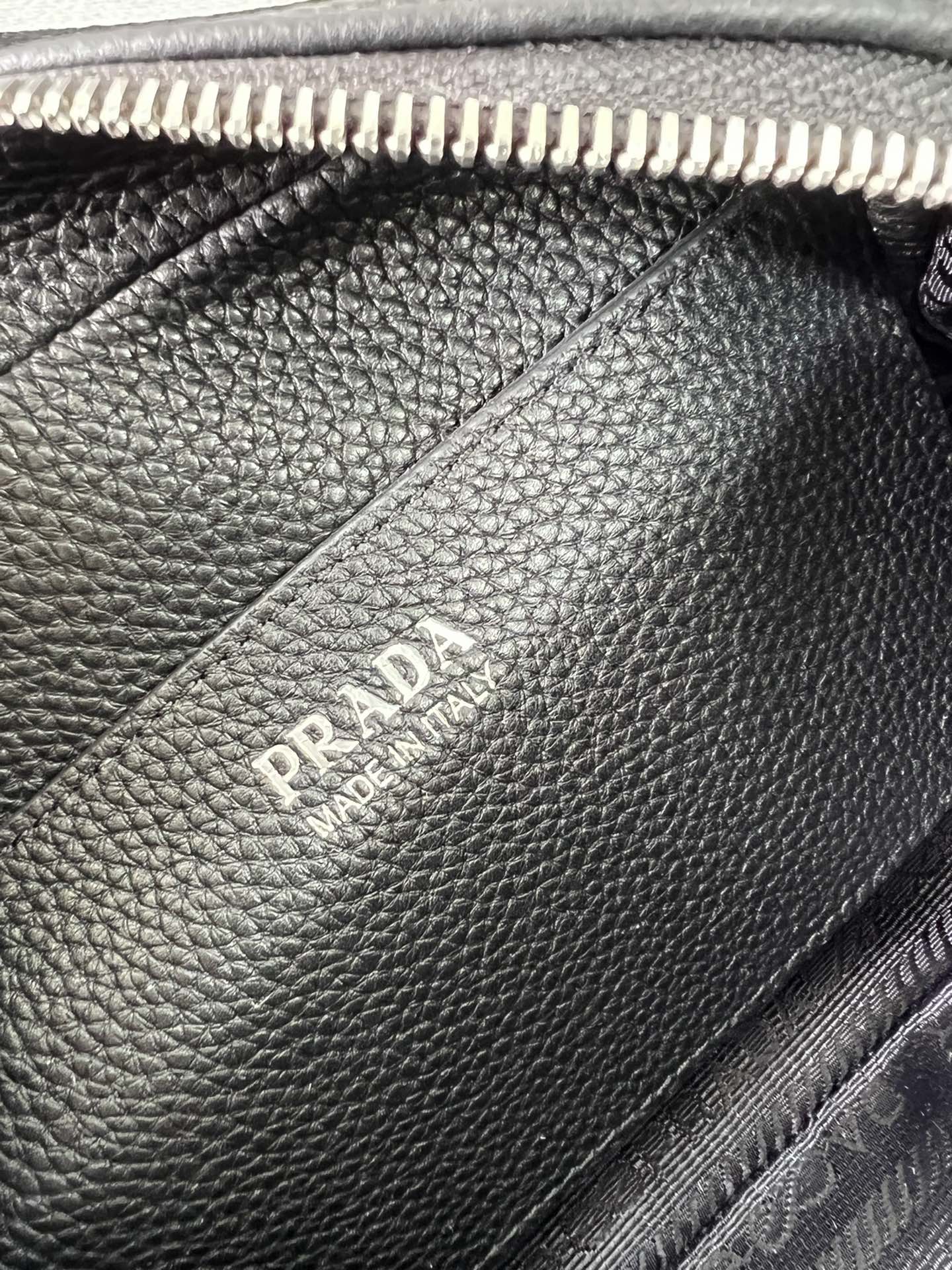 handbags prada 1BH192 19*12*6 - vstockx
