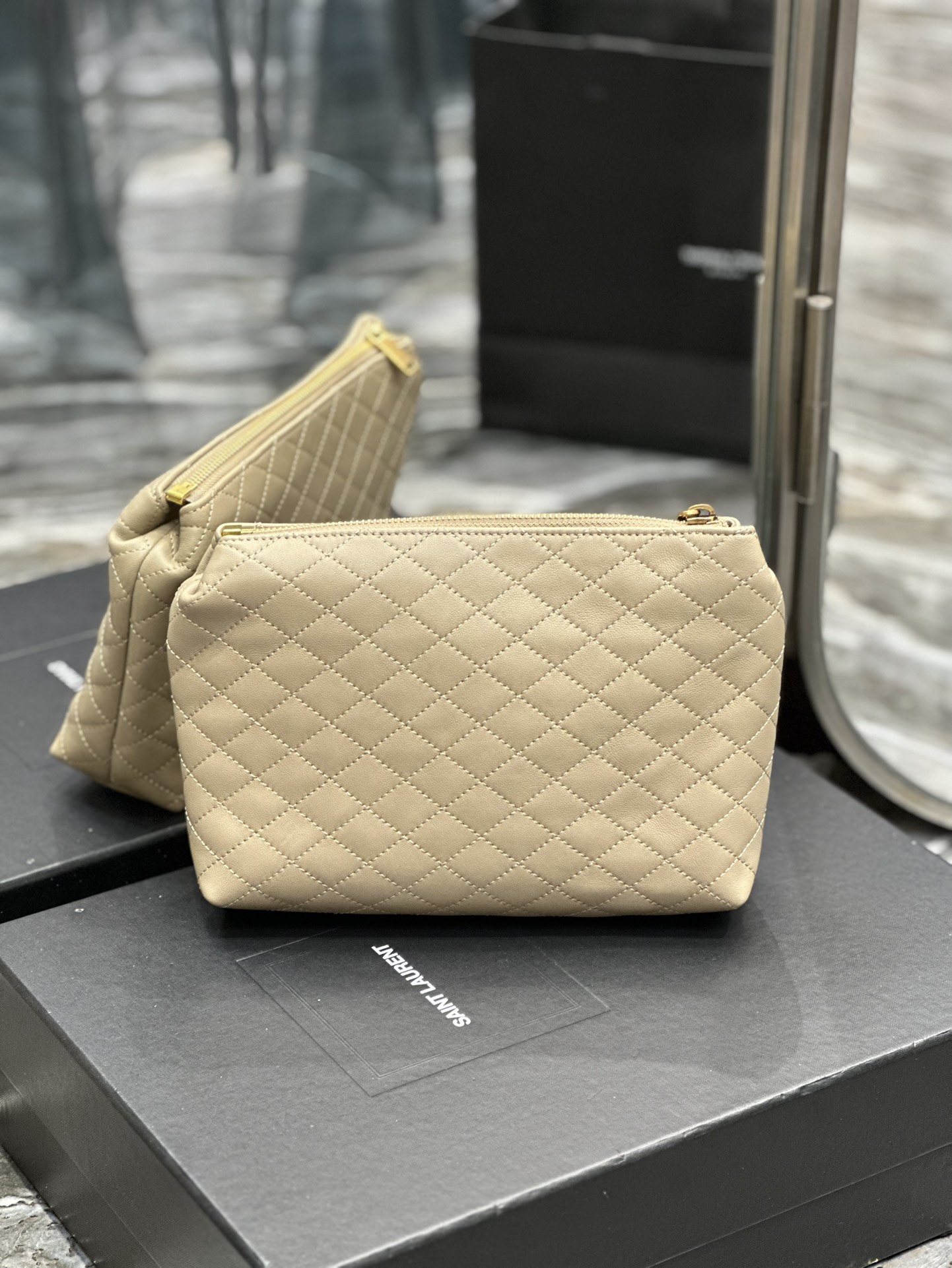 Handbags SAINT LAURENT 733955 size 23  17  5 cm - vstockx