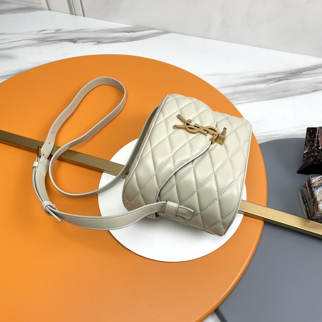 Handbags SAINT LAURENT 710080 size 19  15  8 cm - vstockx