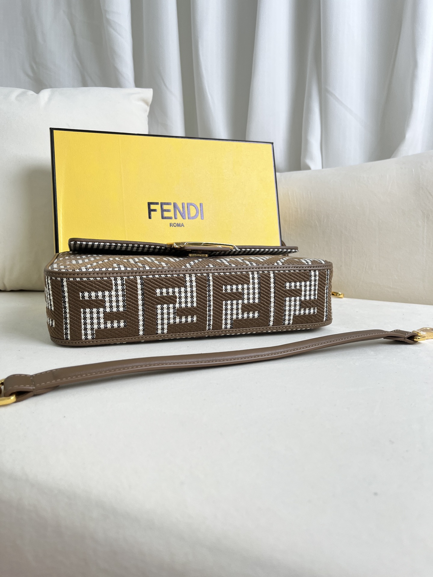 handbags FENDI 0159 size:26*5*15cm - vstockx