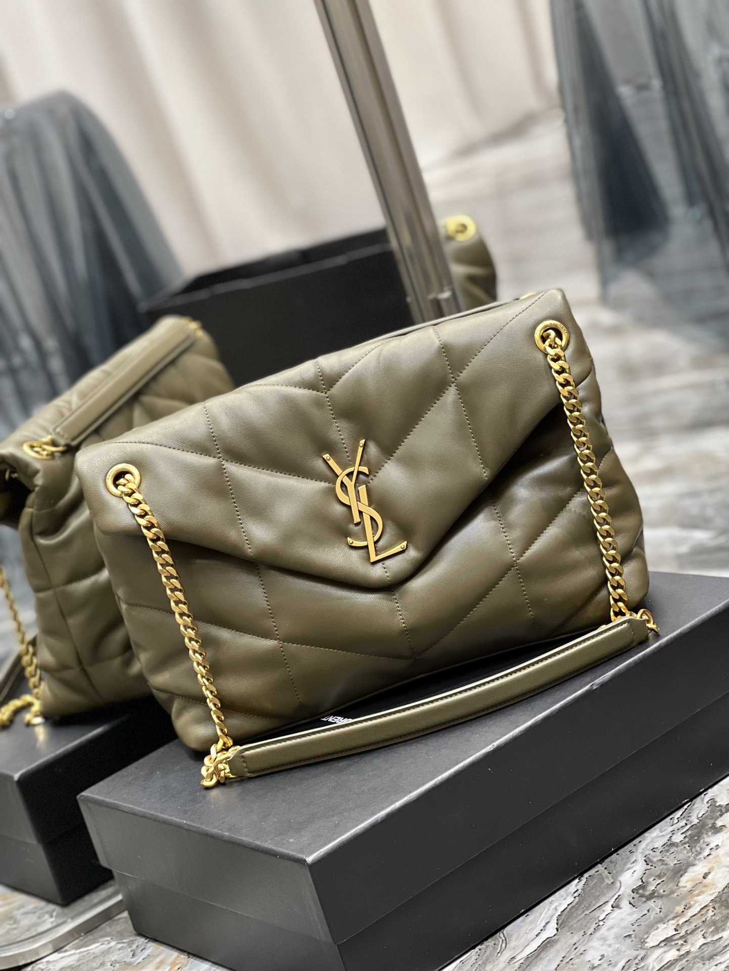 Handbags SAINT LAURENT 577475 size 35x23x13.5 cm - vstockx
