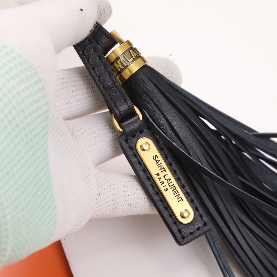 Handbags SAINT LAURENT 422906 size 23x16x6 cm - vstockx