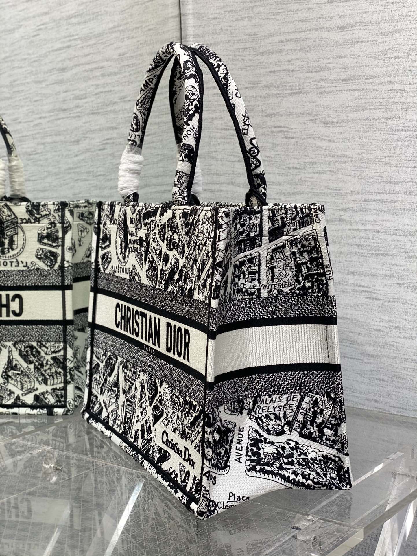 Handbag Dior size 36*18*28 cm - vstockx