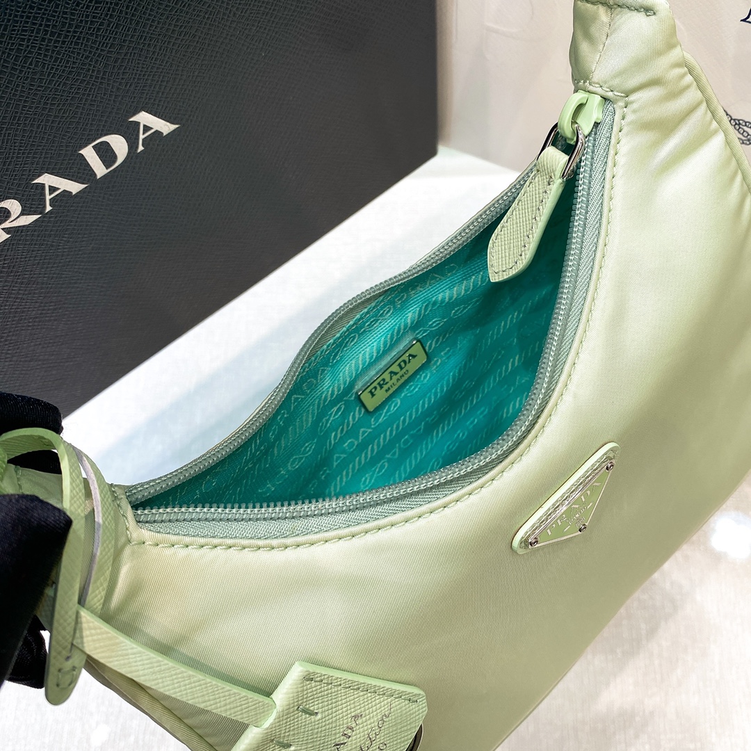 handbags prada Hobo 1NE515 Re-edition 2000 Size:22*17*6 - vstockx