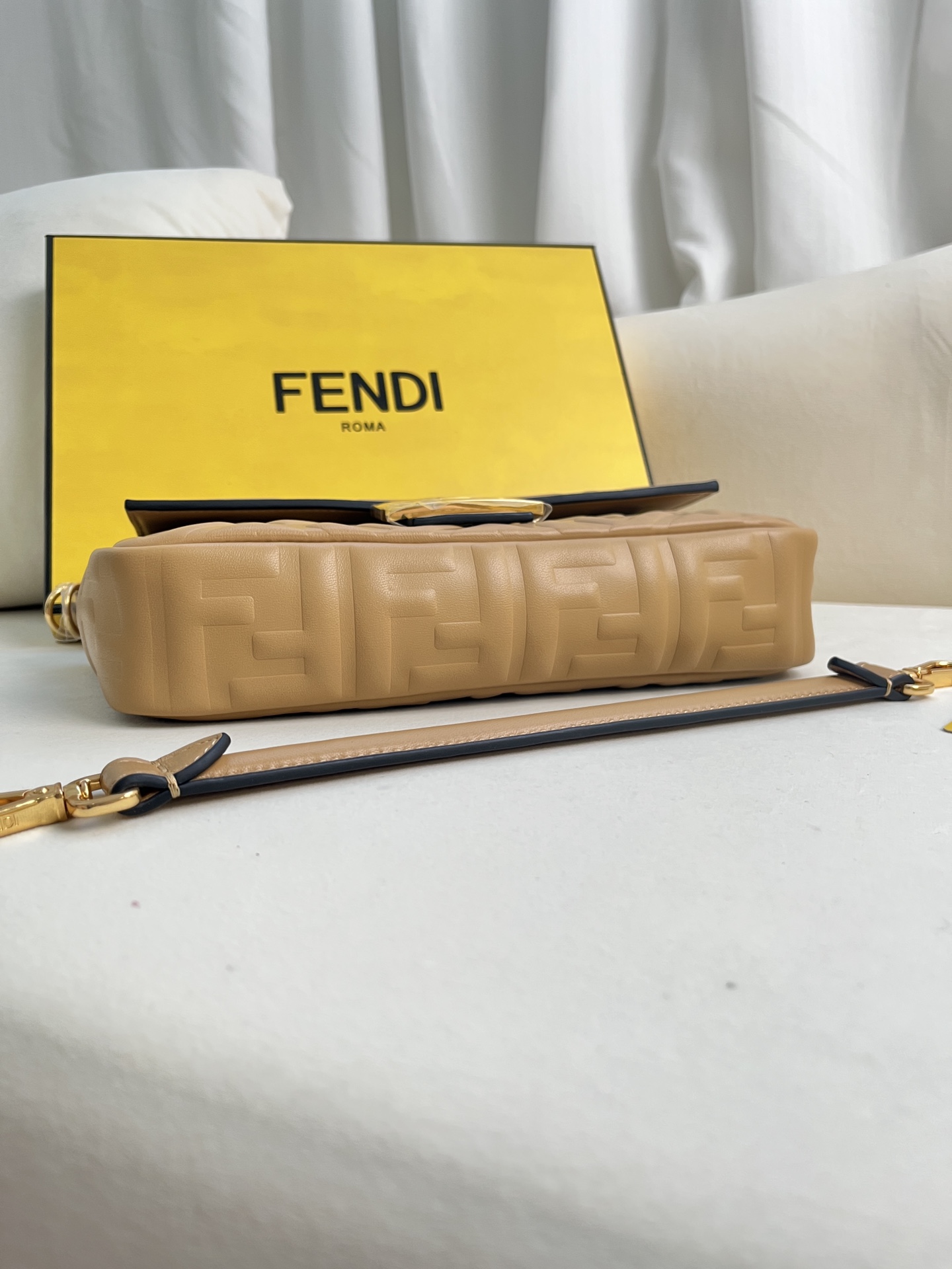 handbags FENDI 211 size:27*15*6cm - vstockx